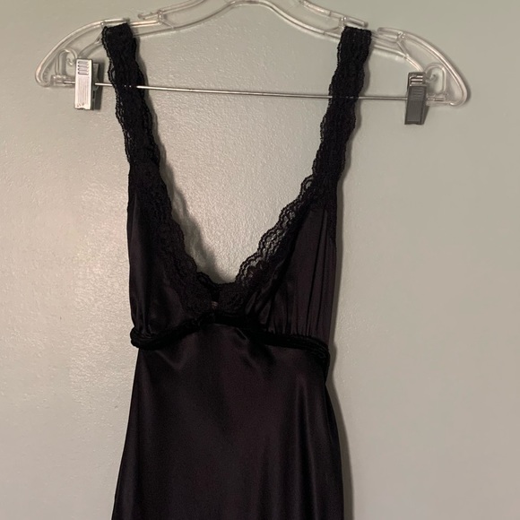 Jacalyn Bennet long black night gown with lace and velvet trim - Picture 4 of 7